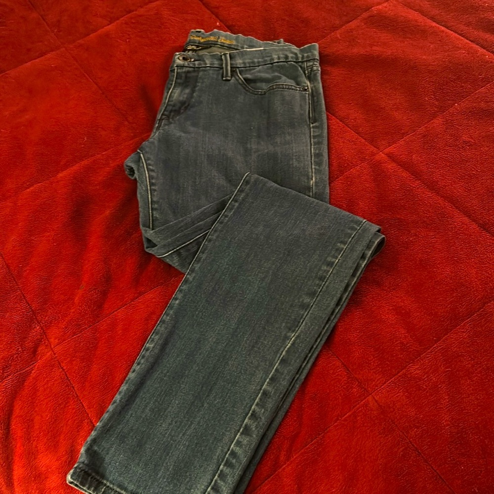 Women’s Levi’s original jeans. Stretch some